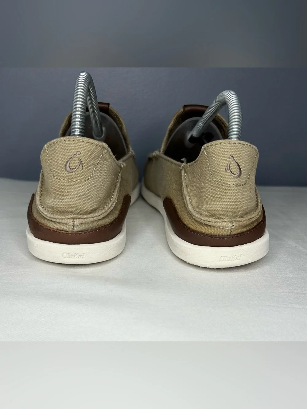 OluKai Manoa Slip-On Shoes Mens 9 Tan Canvas Loafers Casual Comfort Summer Beach
